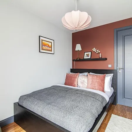 Centrally Located Flat With Balcony In Beyoglu *