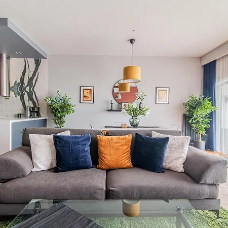 Centrally Located Flat With Balcony In Beyoglu