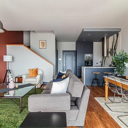 Centrally Located Flat With Balcony In Beyoglu Apartment