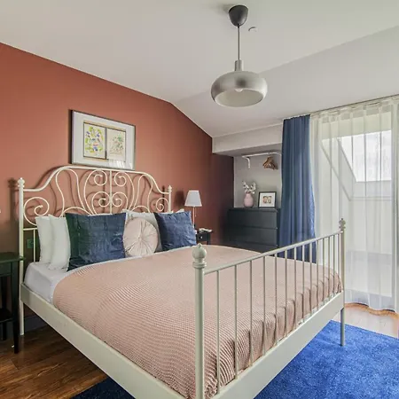 아파트 Centrally Located Flat With Balcony In Beyoglu