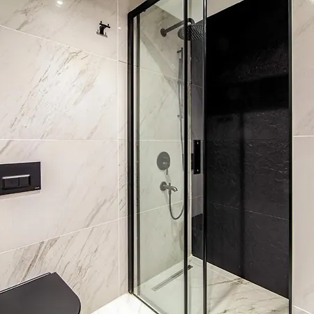 Centrally Located Flat With Balcony In Beyoglu