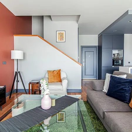 Centrally Located Flat With Balcony In Beyoglu *